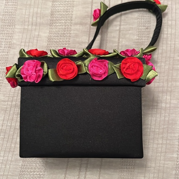 Unique rosebud floral box purse! Super cute and conversation starter for sure! - Picture 2 of 8